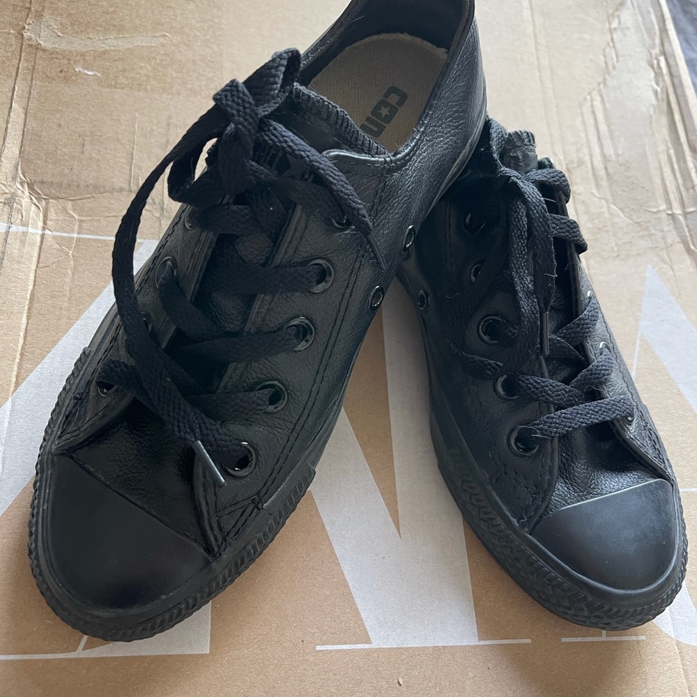 CONVERSE OX LEATHER SNEAKERS WOMENS 5 MENS 3